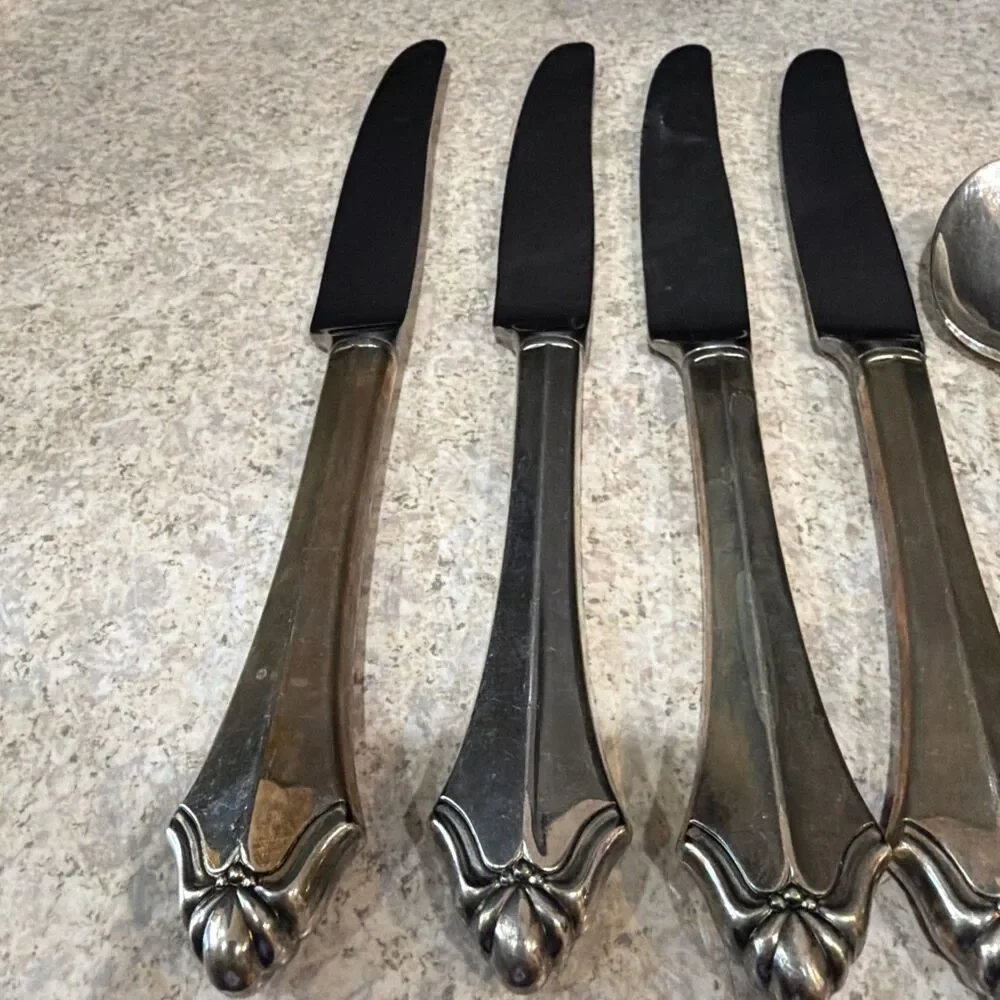 Set of 4 Oneida Cube Community Belcourt Silver Plate Dinner Knives and 4 spoons - Picture 2 of 5